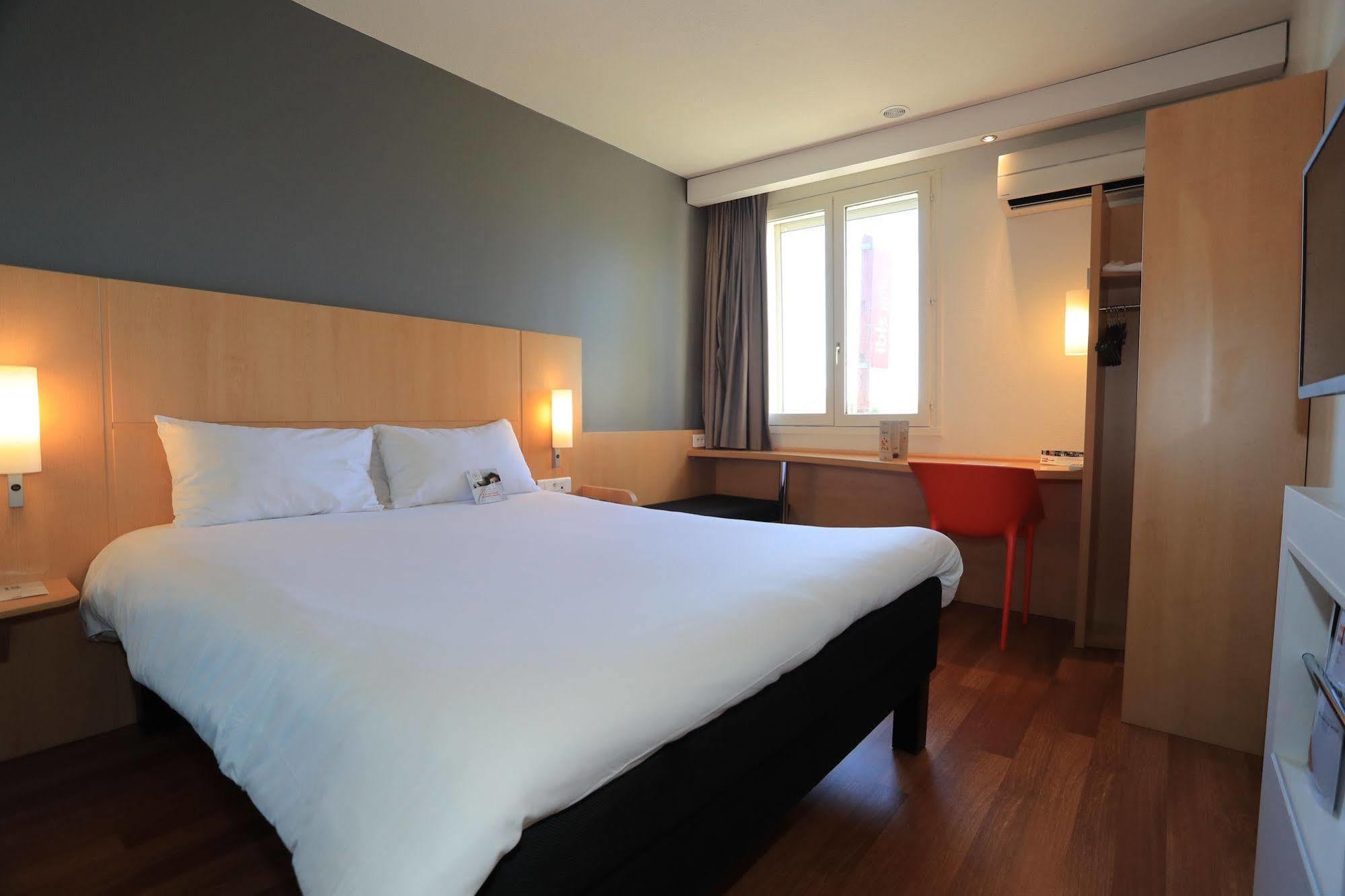 Ibis Aurillac Exterior foto